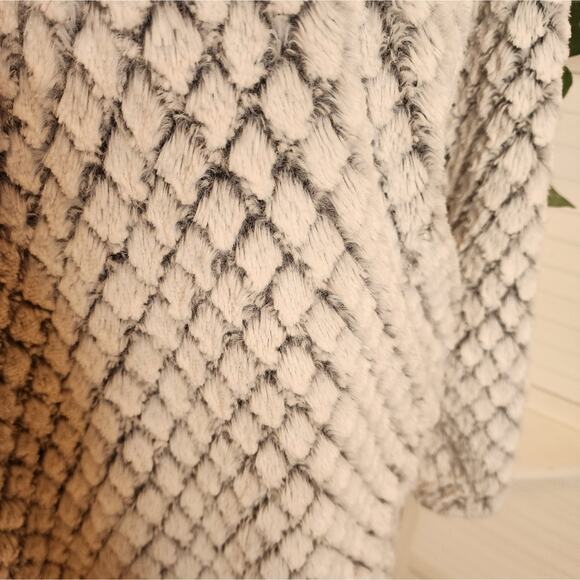 SIMPLY SOUTHERN Medium Heather Gray Simply Fuzzy Pullover - Picture 4 of 9